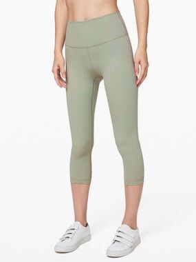 Lululemon Wunder Under Misty Green Cropped Leggings Size 6